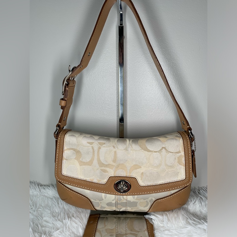 SOLD!!!!Coach Hampton Optic shoulder bag